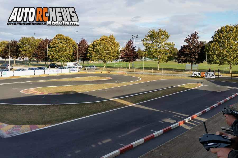 2ème cf piste 1/8ème 4 x 4 et national neuville de poitou club modelespace les 12 et 13 mai 2018.