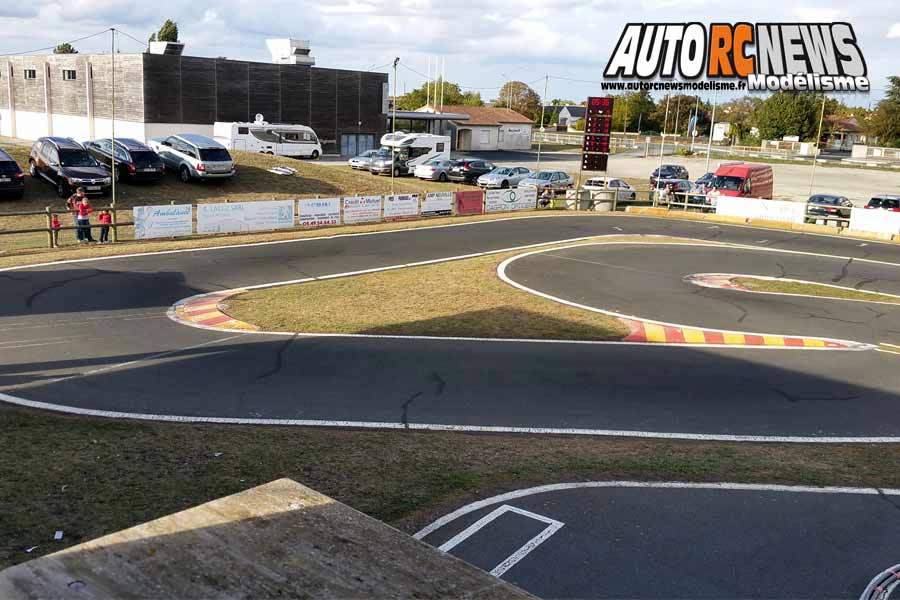 2ème cf piste 1/8ème 4 x 4 et national neuville de poitou club modelespace les 12 et 13 mai 2018.
