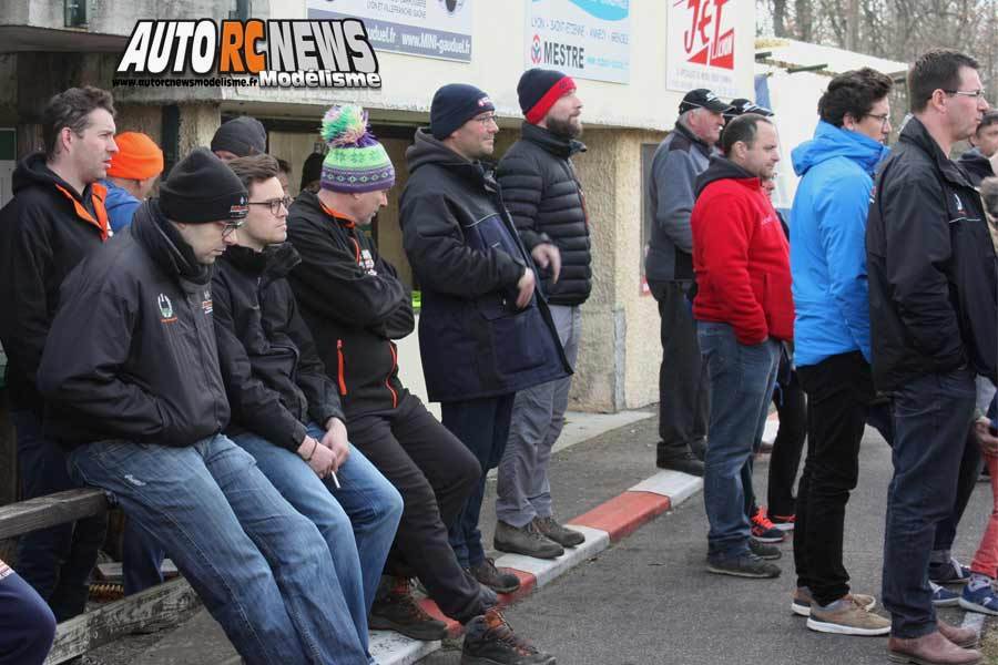 1ère cf piste 1/5 élite, ff, f1, mini cooper à lentilly club rccl les 24 et 25 mars 2018.