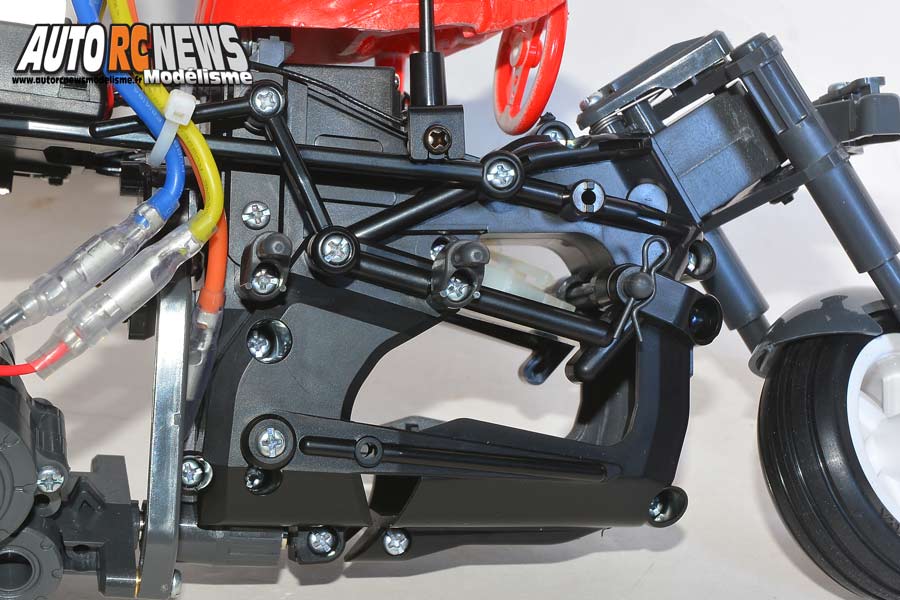 tamiya dancing rider trike 1/8 électrique réf : 57405 distribué par t2m sur base châssis t3-01