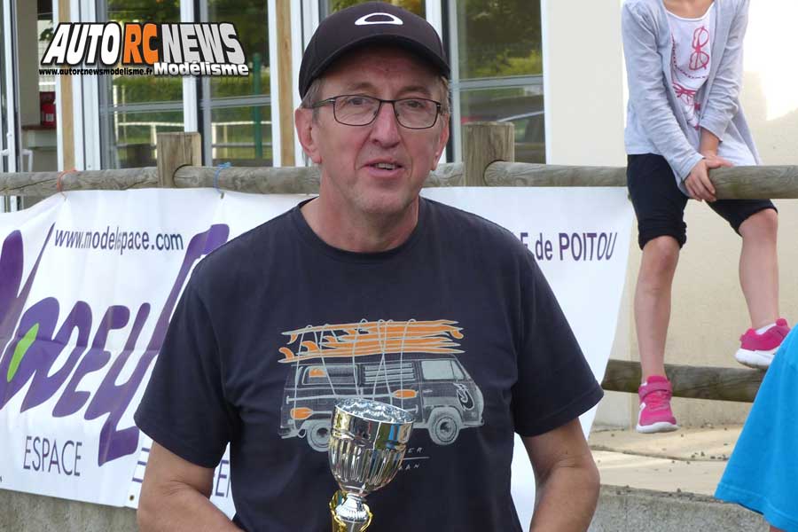 5ème cf piste 1/8ème classique thermique à neuville de poitou club modelespace les 23 et 24 septembre 2017.