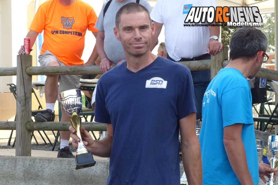 5ème cf piste 1/8ème classique thermique à neuville de poitou club modelespace les 23 et 24 septembre 2017.