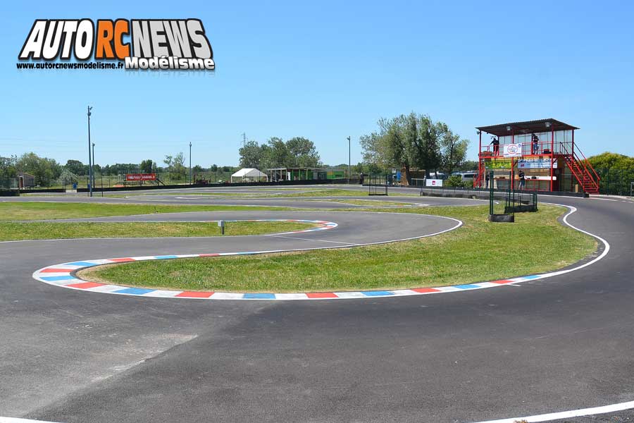 warm up du world 2017 de piste 1/8 thermique à monteux au club amac circuit jean nougier