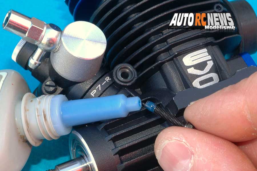 technique modélisme auto sur la fixation du carburateur, la sécurisation de la tringlerie de gaz et des porte fusées et les fuites à l'échappement.