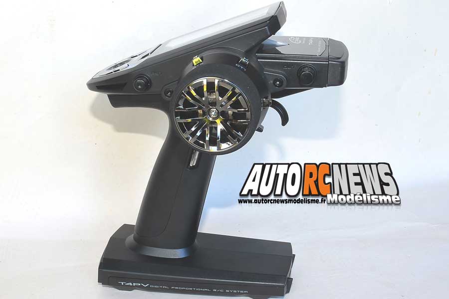 émetteur futaba 4pv en 2,4 ghz + récepteur r304sb réf : 01000030