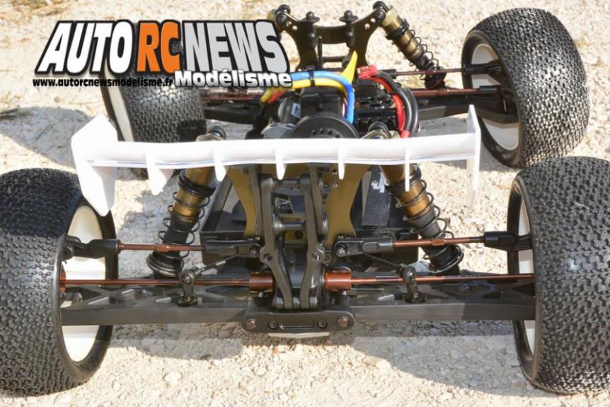 serpent cobra e-truggy 1/8 4 x 4 rtr réf : 600039 distribué par racing expérience.