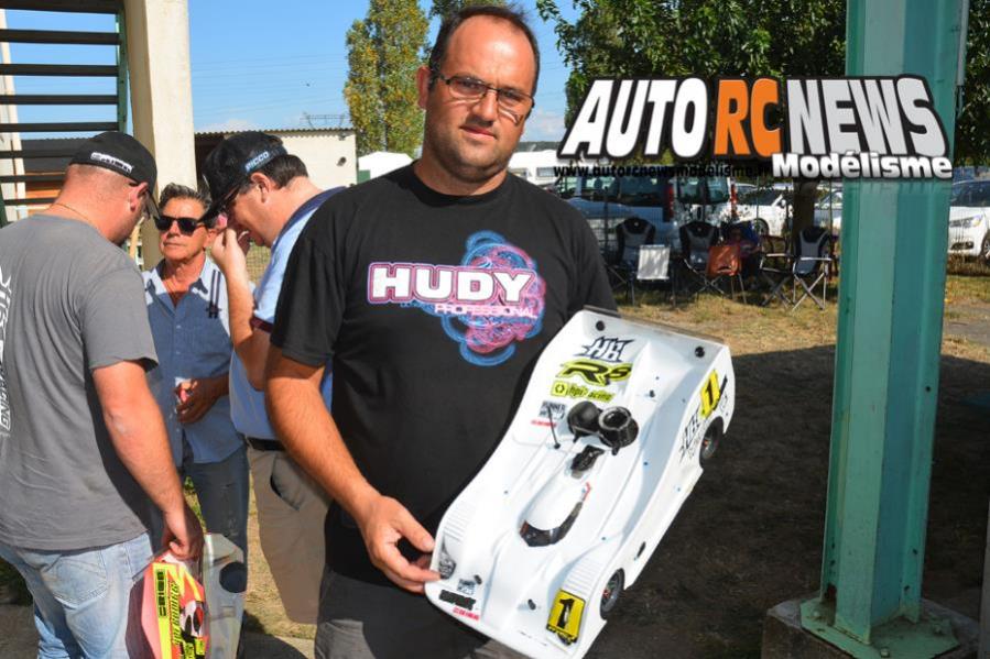vidéo 5ème cf piste 1/8ème national à beaumont monteux frédéric la spesa sur hb R8 au club bmvrc les 10 et 11 septembre 2016 la pole en national.