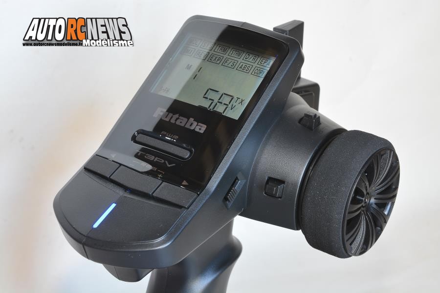 radio futaba 3pv en 2,4 ghz réf : 01000013 distribuée par avio et tiger