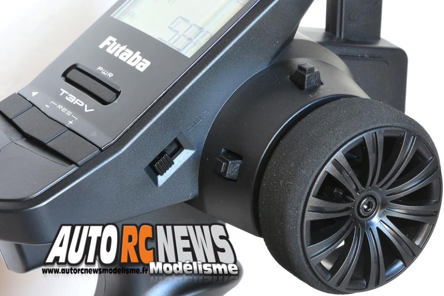 radio futaba 3pv en 2,4 ghz réf : 01000013 distribuée par avio et tiger