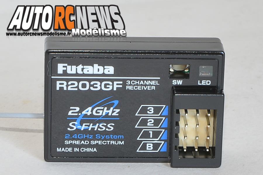 radio futaba 3pv en 2,4 ghz réf : 01000013 distribuée par avio et tiger