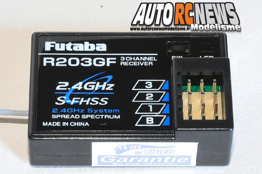 radio futaba 3pv en 2,4 ghz réf : 01000013 distribuée par avio et tiger