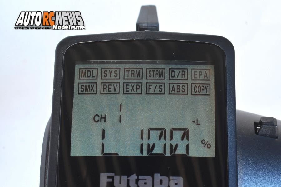 radio futaba 3pv en 2,4 ghz réf : 01000013 distribuée par avio et tiger