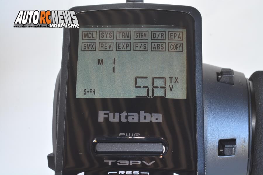 radio futaba 3pv en 2,4 ghz réf : 01000013 distribuée par avio et tiger