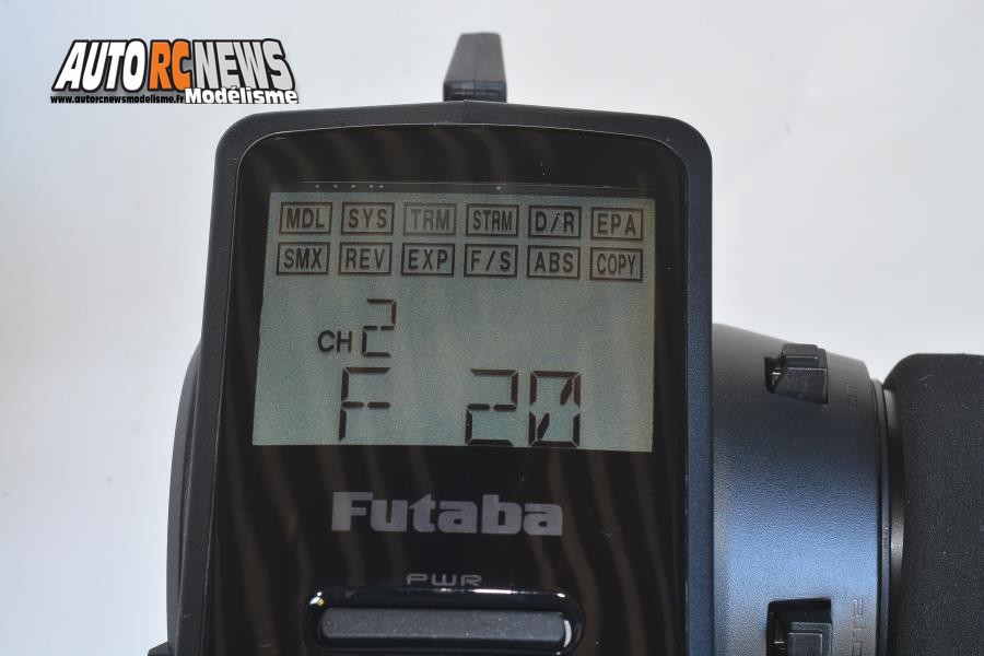 radio futaba 3pv en 2,4 ghz réf : 01000013 distribuée par avio et tiger