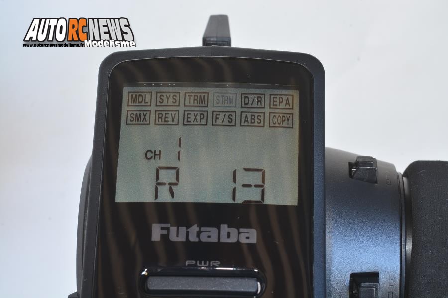 radio futaba 3pv en 2,4 ghz réf : 01000013 distribuée par avio et tiger