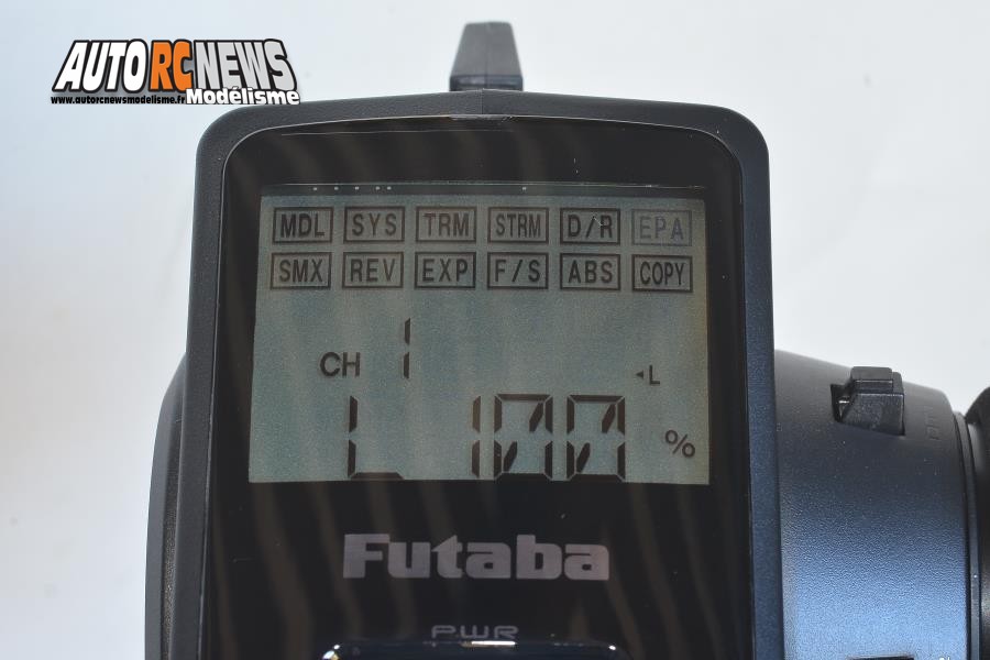 radio futaba 3pv en 2,4 ghz réf : 01000013 distribuée par avio et tiger