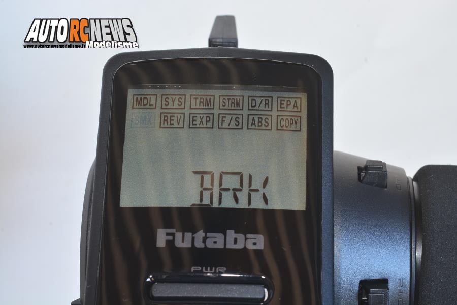 radio futaba 3pv en 2,4 ghz réf : 01000013 distribuée par avio et tiger