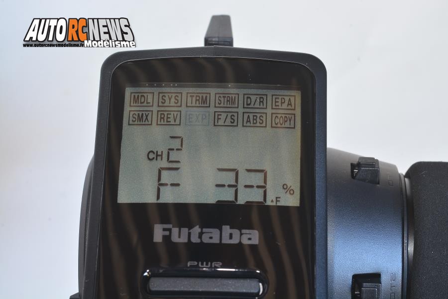 radio futaba 3pv en 2,4 ghz réf : 01000013 distribuée par avio et tiger