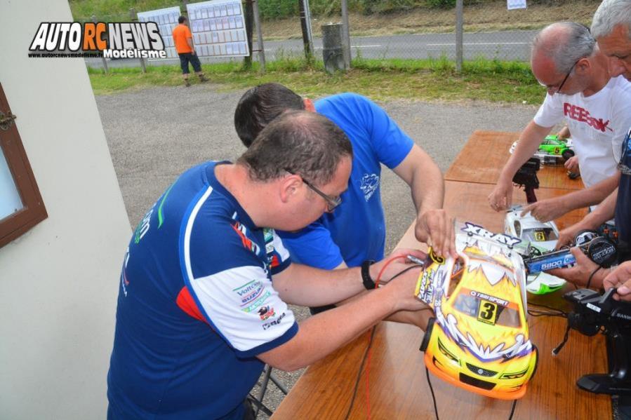 reportage 3ème cf piste 1/10 électrique ampuis amca circuit de chavaillon les 28 et 29 mai 2016