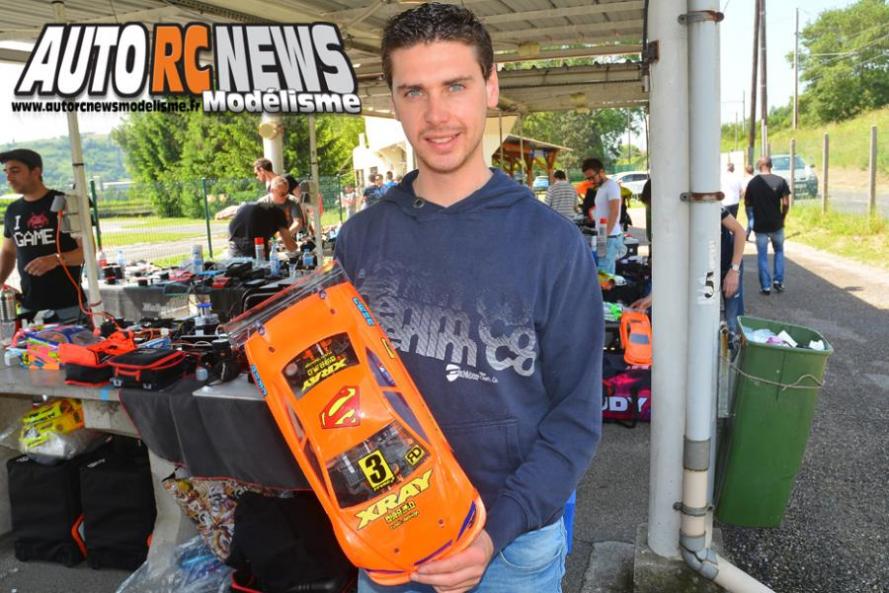 vidéo maxime favrelle sur xray t4 2016 à la 3ème cf piste 1/10ème 2016 à ampuis club amca les 28 et 29 mai 2016.