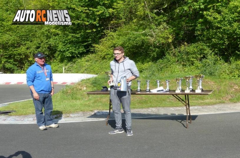 reportage 4ème cf piste 1/8ème classique louviers club larcc val de reuil les 14 et 15 mai 2016.