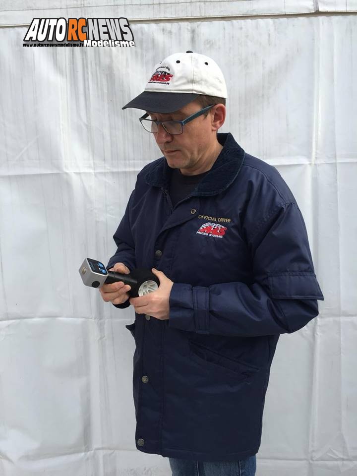 reportage 2ème cf piste 1/8 élite national 4 x 4 thermique à mulhouse club mccm les 14 et 15 mai 2016.