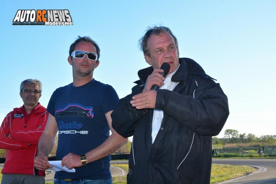 reportage 1ère cf piste 1/8 élite national 4 x 4 thermique à monteux club amac les 09 et 10 avril 2016.
