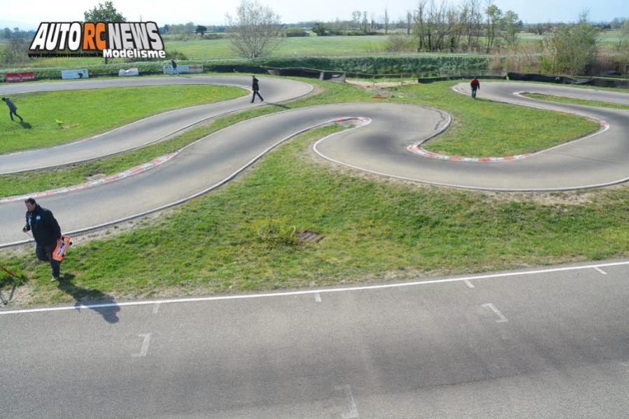 reportage 1ère cf piste 1/8 élite national 4 x 4 thermique à monteux club amac les 09 et 10 avril 2016.