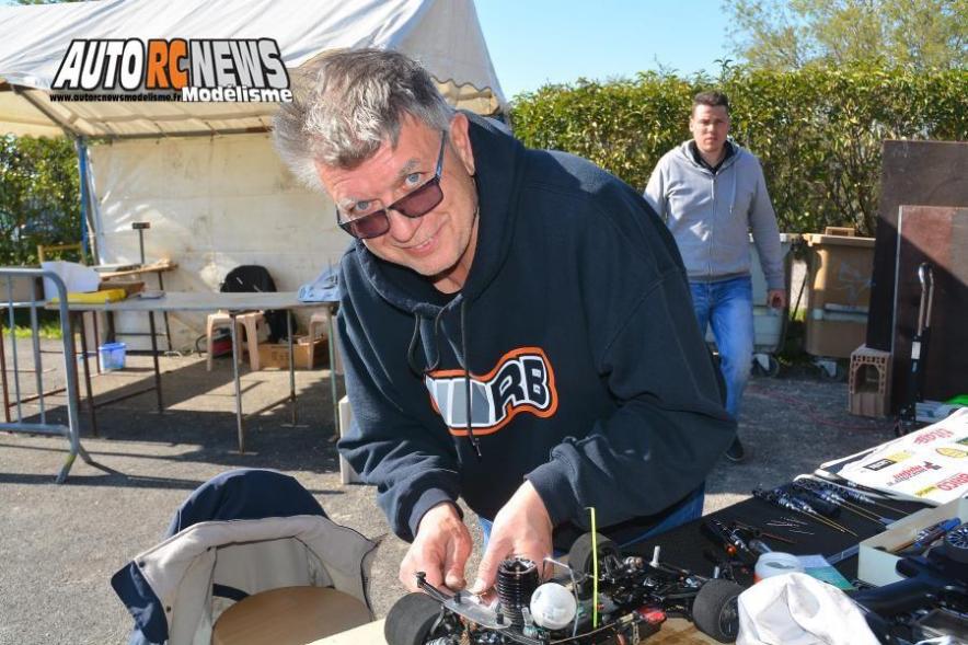 reportage 1ère cf piste 1/8 élite national 4 x 4 thermique à monteux club amac les 09 et 10 avril 2016.