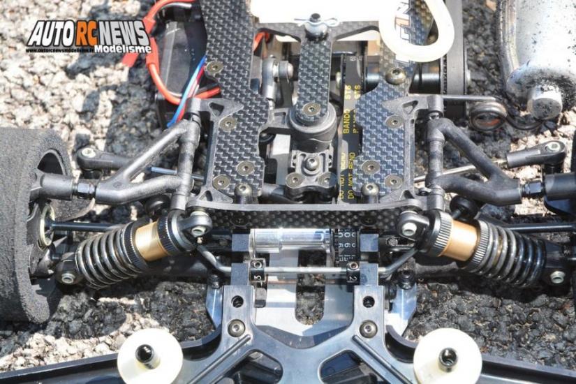 reportage 1ère cf piste 1/8 élite national 4 x 4 thermique à monteux club amac les 09 et 10 avril 2016.