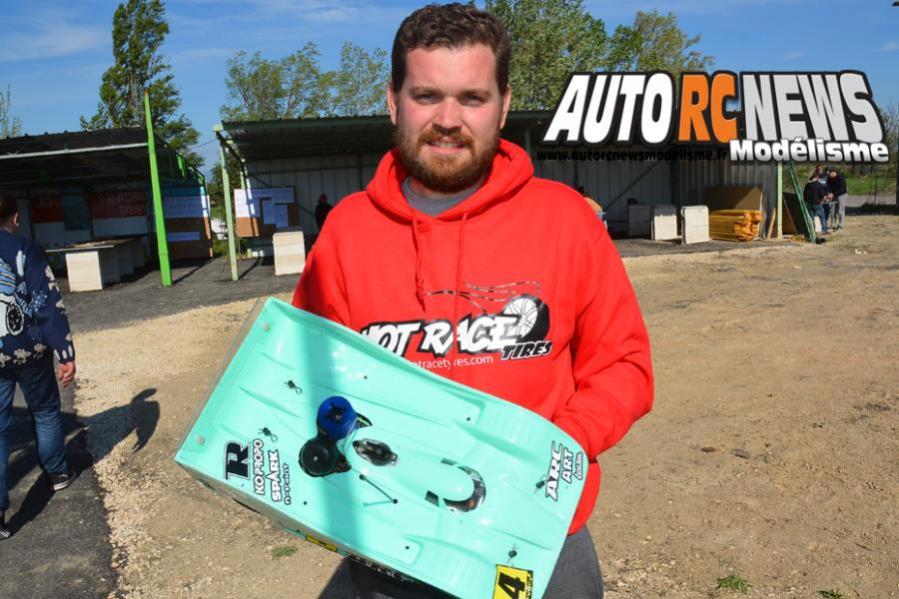 vidéo 1ère cf piste 1/8ème elite et national 4 x 4 à monteux nicolas rosado sur arc r8.0 au club amac les 9 et 10 avril 2016.