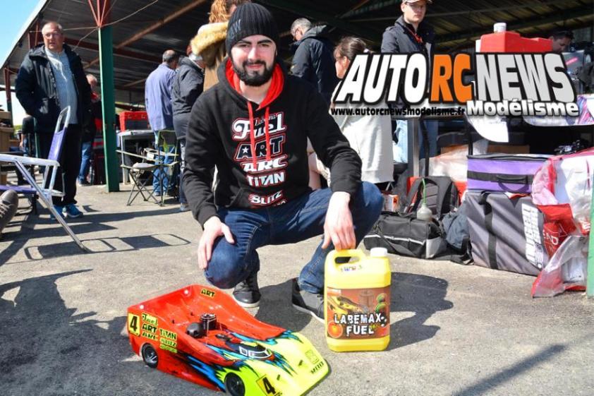 vidéo 1ère cf piste 1/8ème elite et national 4 x 4 à monteux nicolas miramont sur arc r8.0 au club amac les 9 et 10 avril 2016.