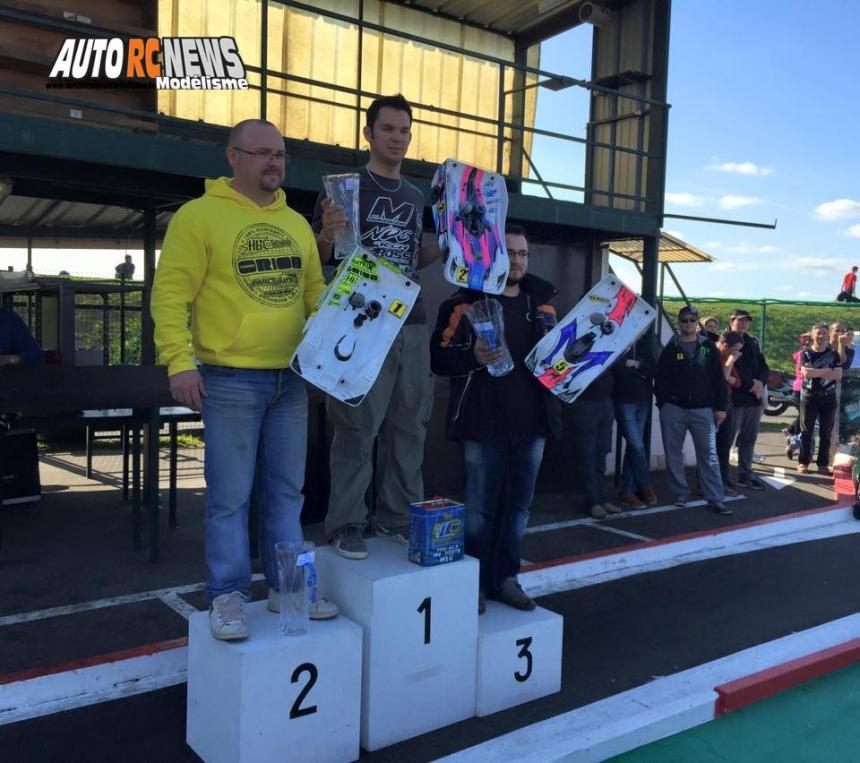 cf piste 1/8 thermique elite et national à carole au club radio sport modélisme aulnay (rsma) 93290 Tremblay en France avec la victoire de christophe louis.