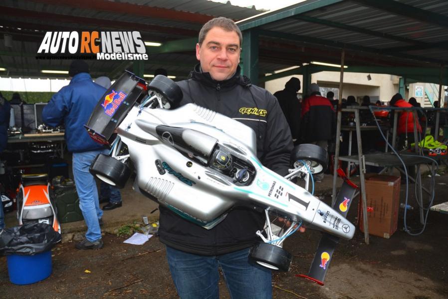 vidéo de la 1ère cf piste 1/5ème elite, ff et f1 qui s'est déroulée à beaumont monteux au club bmvrc les 21 et 22 mars 2015 avec julien Reisdorf le pole man sur sa Genius FR en catégorie f1. vidéo de la 1ère cf piste 1/5ème elite, ff et f1 qui s'est déroulée à beaumont monteux au club bmvrc les 21 et 22 mars 2015 avec julien Reisdorf le pole man sur sa Genius FR en catégorie f1.