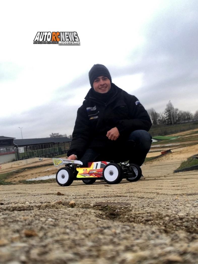 kevin michaudet et son mugen mbx7r sur la piste du mrcl de longvic