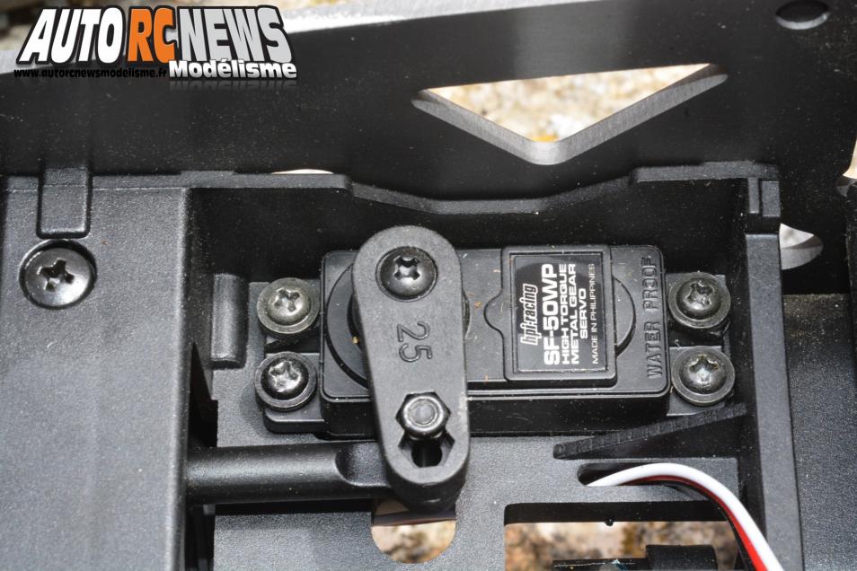 HPI Savage XL Octane #109073. monster truck radiocommandé propulsé par un moteur à essence de 15cm3.