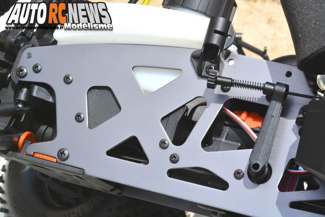HPI Savage XL Octane #109073. monster truck radiocommandé propulsé par un moteur à essence de 15cm3.