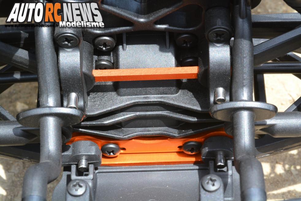 HPI Savage XL Octane #109073. monster truck radiocommandé propulsé par un moteur à essence de 15cm3.