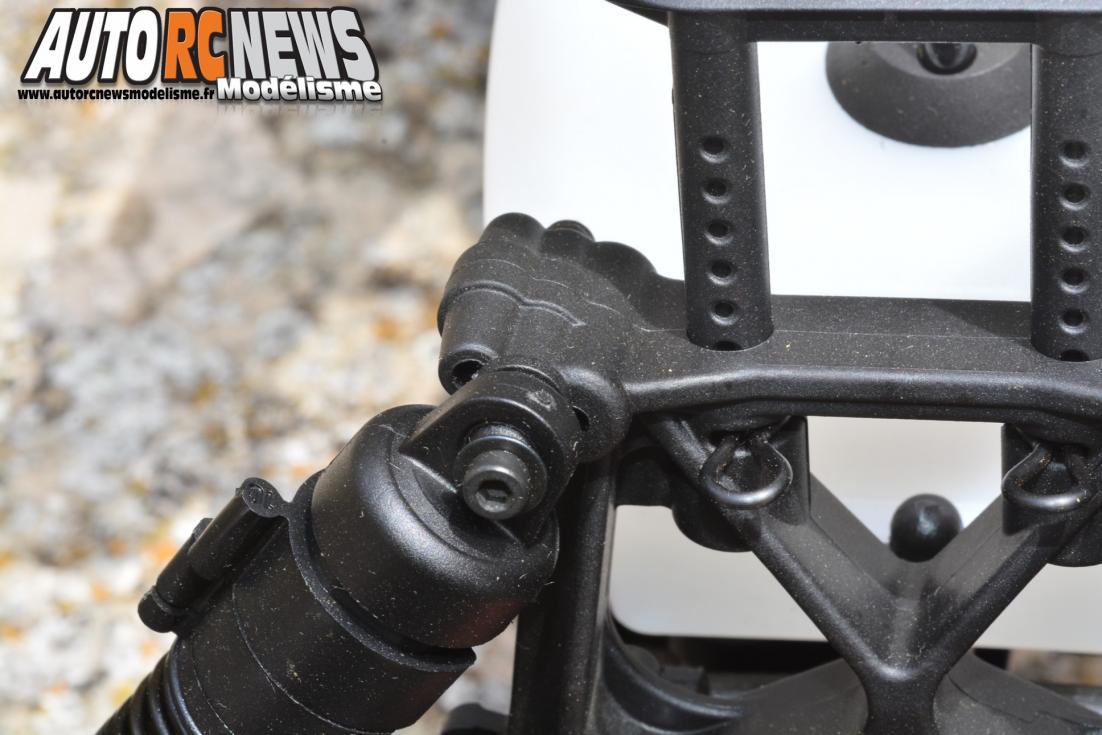 HPI Savage XL Octane #109073. monster truck radiocommandé propulsé par un moteur à essence de 15cm3.