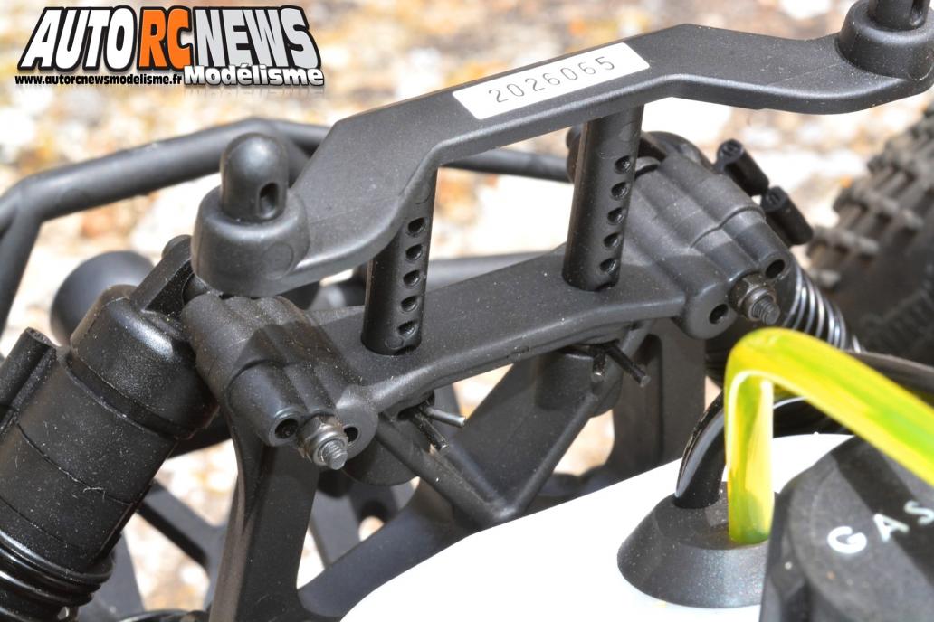 HPI Savage XL Octane #109073. monster truck radiocommandé propulsé par un moteur à essence de 15cm3.