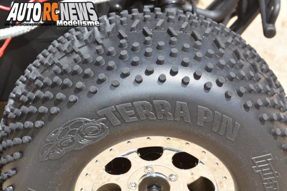 HPI Savage XL Octane #109073. monster truck radiocommandé propulsé par un moteur à essence de 15cm3.