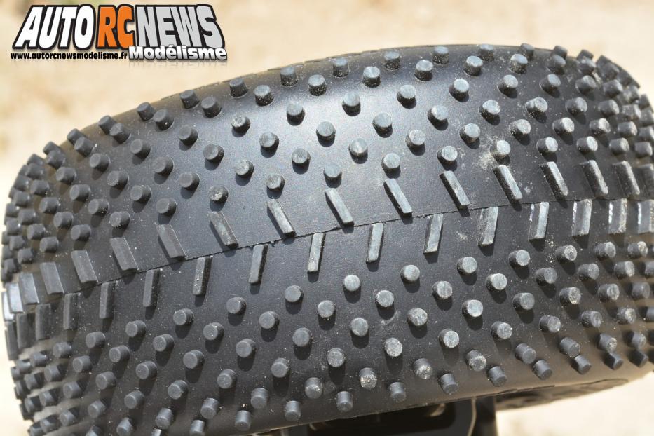 HPI Savage XL Octane #109073. monster truck radiocommandé propulsé par un moteur à essence de 15cm3.