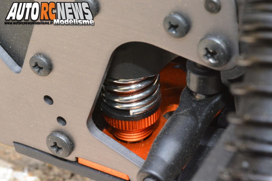 HPI Savage XL Octane #109073. monster truck radiocommandé propulsé par un moteur à essence de 15cm3.