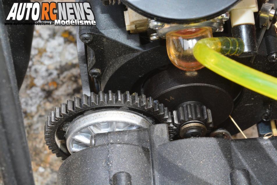 HPI Savage XL Octane #109073. monster truck radiocommandé propulsé par un moteur à essence de 15cm3.