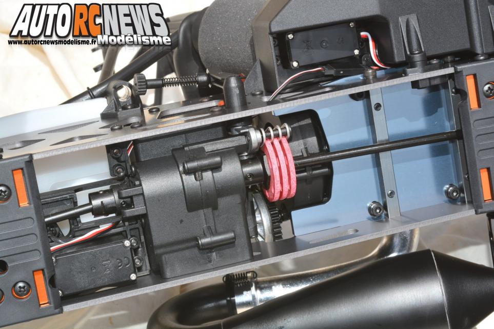 HPI Savage XL Octane #109073. monster truck radiocommandé propulsé par un moteur à essence de 15cm3.