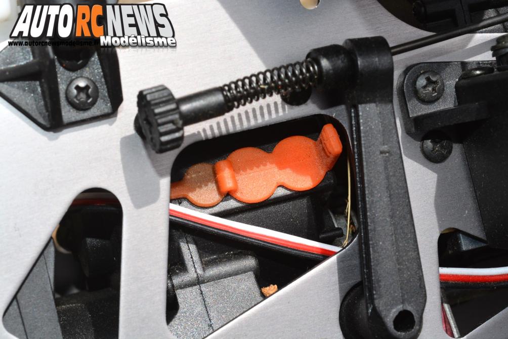 HPI Savage XL Octane #109073. monster truck radiocommandé propulsé par un moteur à essence de 15cm3.