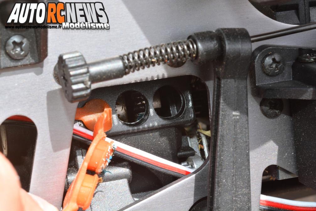 HPI Savage XL Octane #109073. monster truck radiocommandé propulsé par un moteur à essence de 15cm3.