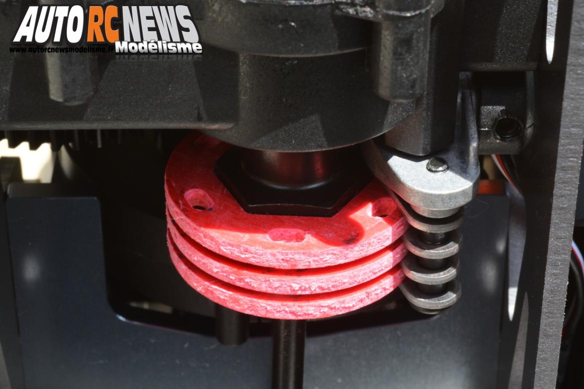 HPI Savage XL Octane #109073. monster truck radiocommandé propulsé par un moteur à essence de 15cm3.