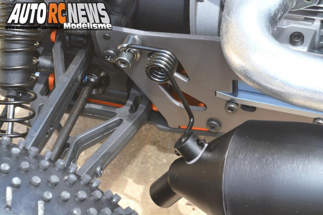 HPI Savage XL Octane #109073. monster truck radiocommandé propulsé par un moteur à essence de 15cm3.