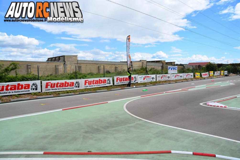 2ème manche du CF Piste 1/10 Electrique à Orange le 26 et 27 avril 2014. Compétition de voitures radiocommandées comptant pour le championnat de france qui a vu les victoires revenir à Fabien Valantin et Loïc Jasmin.